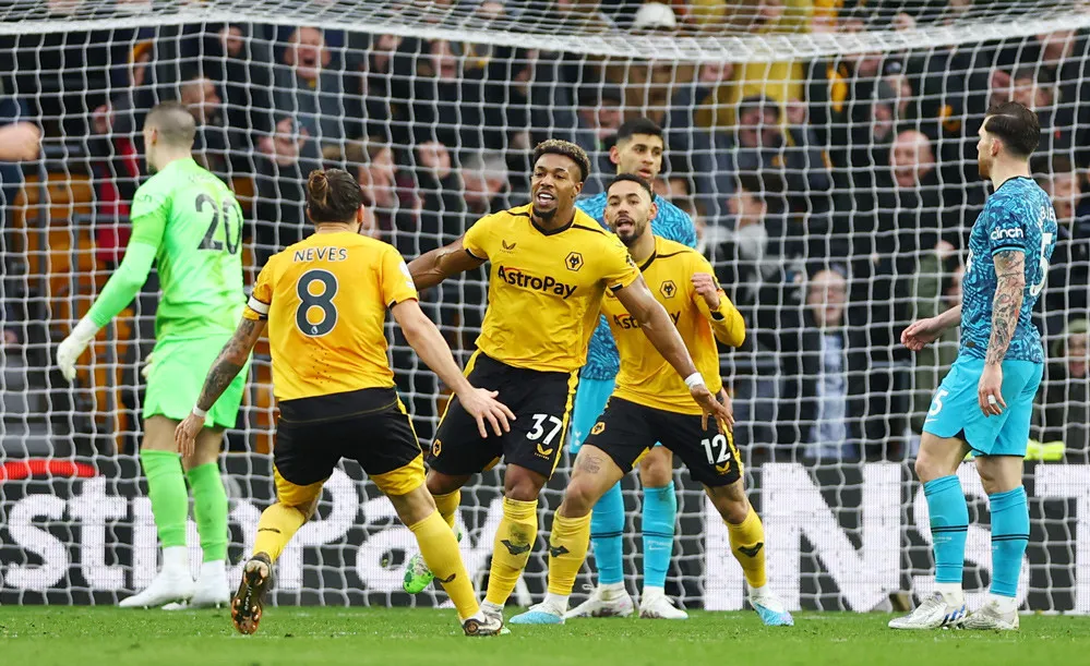 Thua Wolves, Tottenham chưa thể thua hẹp khoảng cách với MU