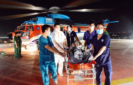 Dùng trực thăng cấp cứu kịp thời ngư dân tại Trường Sa bị đột quỵ 1