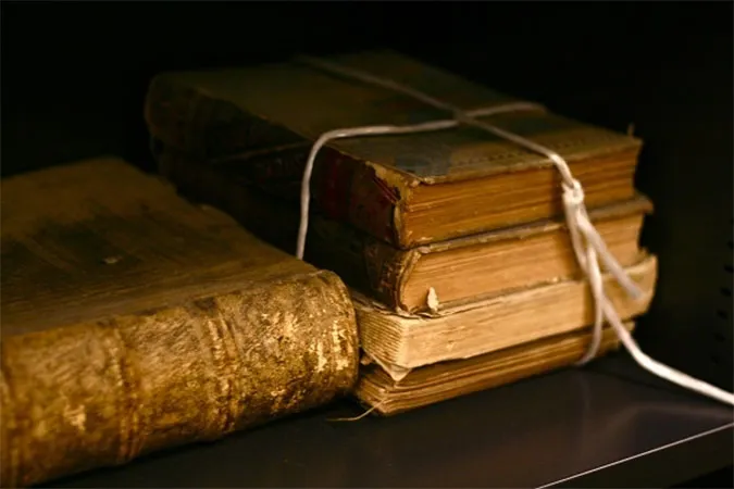 Mùi sách cũ có gì mà khiến nhiều người bị “ghiền” khi ngửi? 2