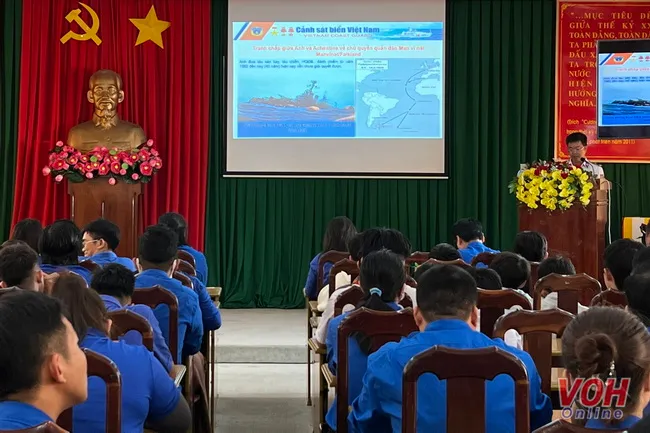 Hải đội 33, BTL Vùng Cảnh sát biển 3 tuyên truyền biển đảo cho thanh niên huyện đoàn Côn 2