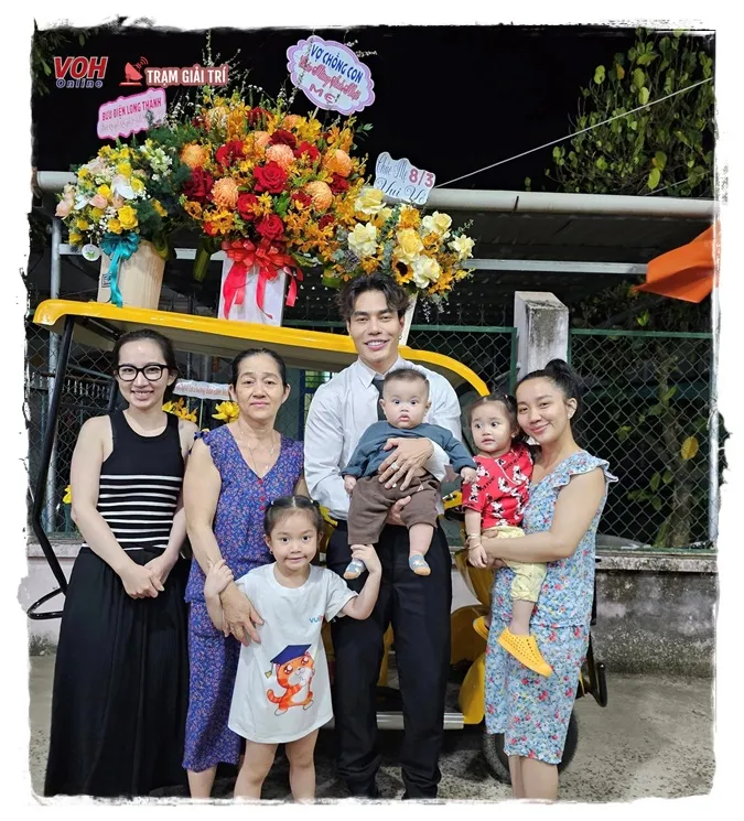 Sao Việt ngày 8/3: cầu thủ Duy Mạnh chi tiền mua quà khủng tặng vợ, Khánh Thi - Phan Hiển đón tin vu 3