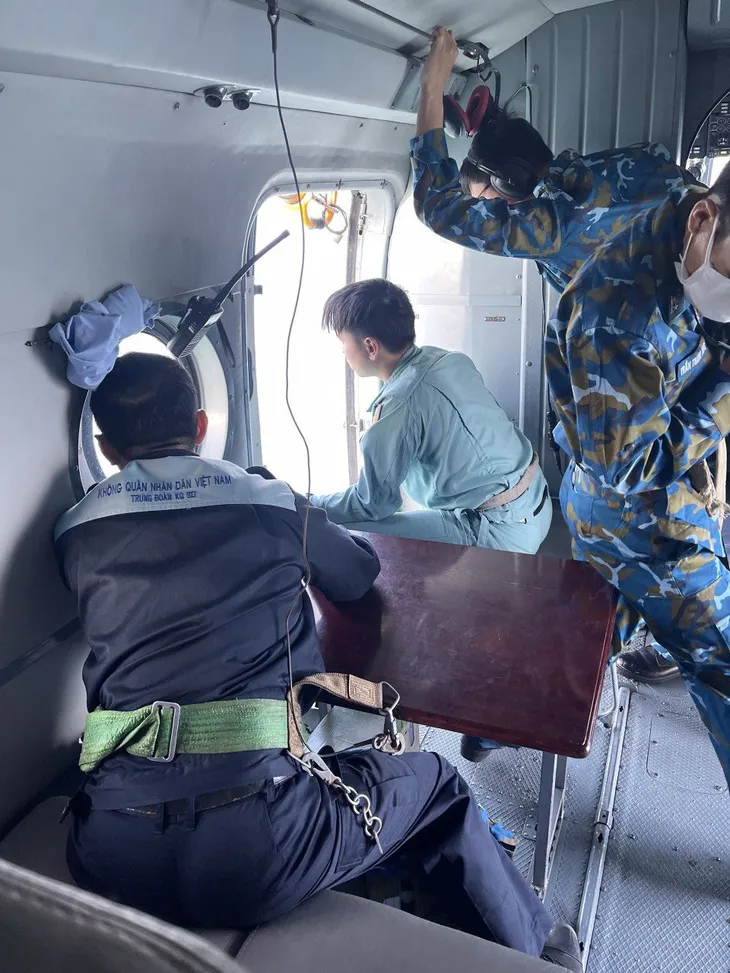 àu hàng chìm trên vùng biển Bình Thuận, 2 thuyền viên mất tích