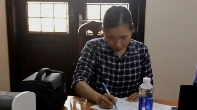 Bà Phan Thị Anh, thủ kho Chi cục thi hành án TP Đông Hà bị khởi tố vì tham ô tài sản - Ảnh: X.N