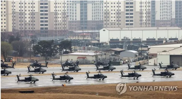 Các trực thăng quân sự đậu tại căn cứ của Mỹ ở Pyeongtaek, cách Seoul 65km về phía nam