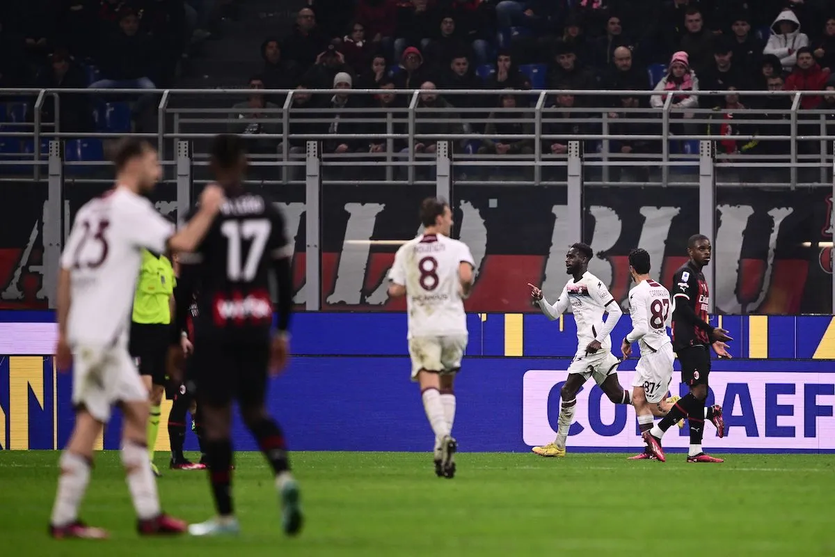 Milan vẫn trở lại tốp 4 Serie A dù hòa thất vọng Salernitana