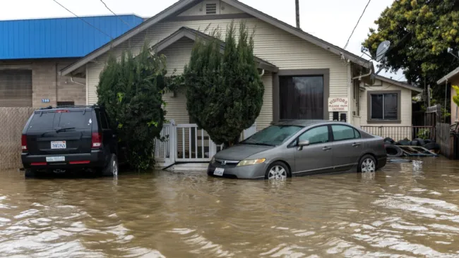 Khu dân cư ngập nước tại Pajaro. Ảnh: AP