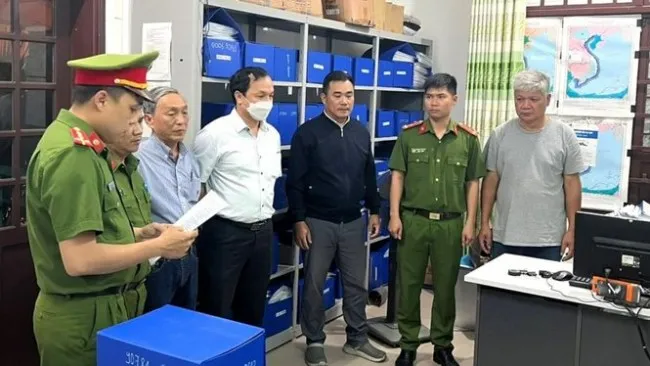 Tạm giữ 4 đối tượng có sai phạm trong đăng kiểm tàu cá tại Đà Nẵng 1
