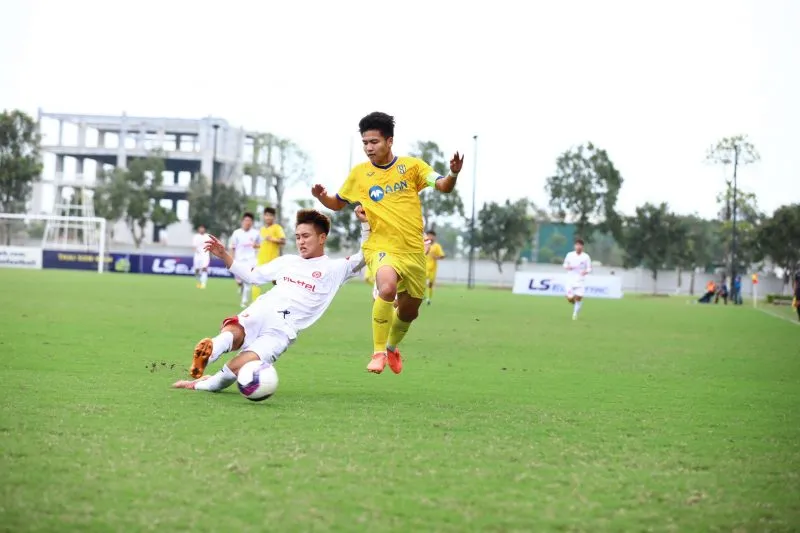 Viettel và Hồng Lĩnh Hà Tĩnh tranh vô địch U17 Quốc gia 2023