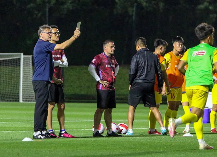 U23 Việt Nam tập lúc 2 giờ sáng, lập nhóm đội trưởng tại Doha Cup