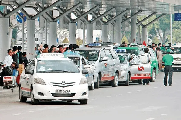 Sắp tăng phí taxi, xe công nghệ đón khách tại sân bay Tân Sơn Nhất 1