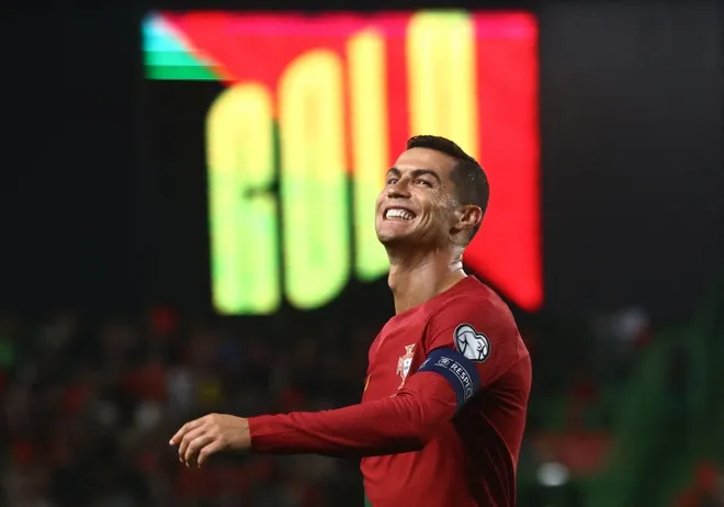Ronaldo lập cú đúp giúp Bồ Đào Nha đại thắng ngày ra quân