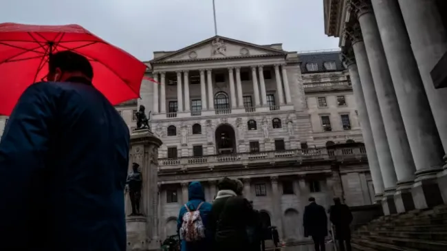 Ngân hàng Trung ương Anh tăng lãi suất lần thứ 11 liên tiếp 1