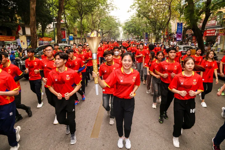 Ngọn đuốc SEA Games 32 bắt đầu hành trình vòng quanh 11 nước