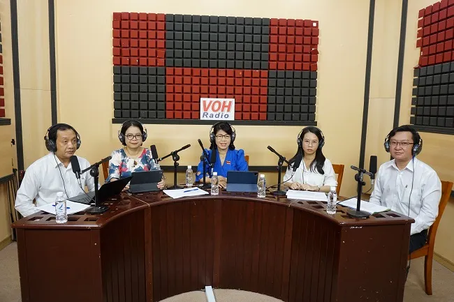 {Livestream] “Đẩy mạnh đầu tư chuyển đổi số trong lĩnh vực y tế, giáo dục phục vụ người dân” 1