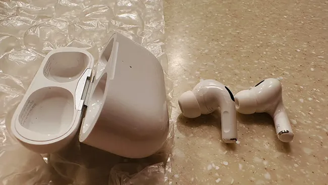 Người phụ nữ để quên AirPods trên máy bay và tìm được chúng ở một nơi không ngờ 1