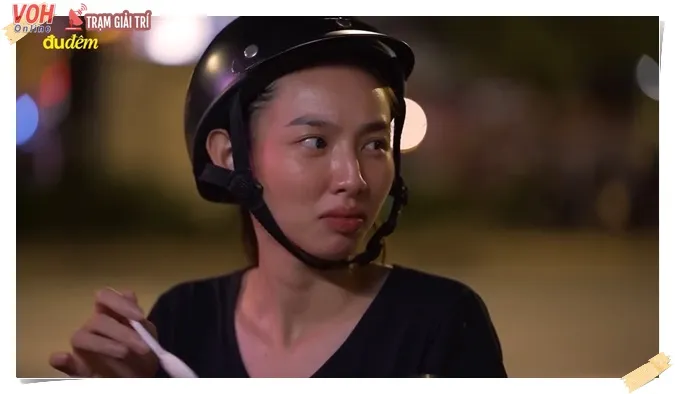 Hoa hậu Thùy Tiên bất ngờ chạy xe ôm công nghệ đến nửa đêm 3