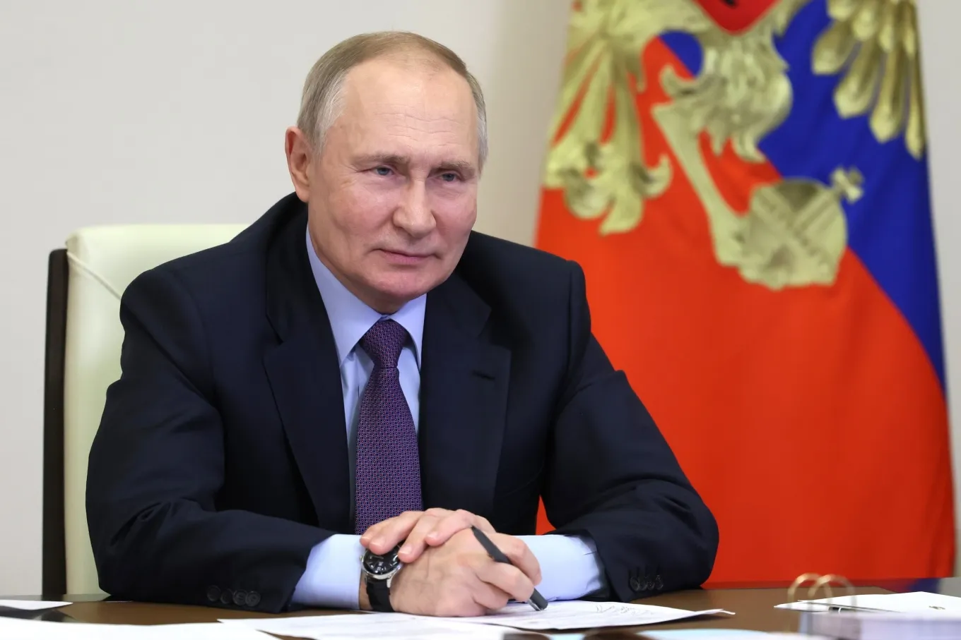 Tổng thống Nga Vladimir Putin trong một cuộc họp trực tuyến vào năm 2023 - Ảnh: AFP