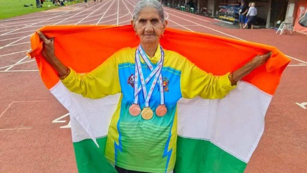 Ông lão 92 tuổi chạy 60m gần 11 giây | Cụ bà 95 tuổi giành 3 HCV