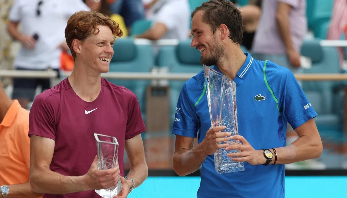 Miami Open: Lần thứ 6 hạ Sinner, Medvedev lên ngôi vô địch