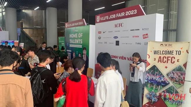 Hơn 7.000 lượt sinh viên tham gia trực tiếp Ngày hội Việc làm “VLU’s Job Fair” 2023 1