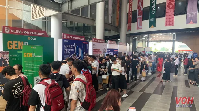 Hơn 7.000 lượt sinh viên tham gia trực tiếp Ngày hội Việc làm “VLU’s Job Fair” 2023 2