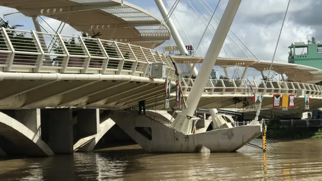 An Giang: Dừng huy động 400 người tham gia thử tải cầu bộ hành 1