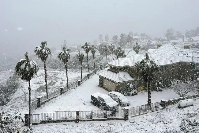 Bão tuyết nghiêm trọng kéo dài, bang California ban bố tình trạng thảm họa 1