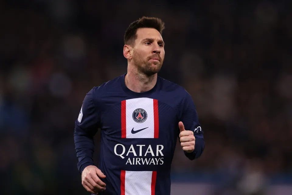 Messi được đại gia Ả Rập chào mời với lương gấp đôi Ronaldo