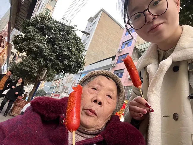 Trung Quốc: Con cháu ở xa sử dụng camera để quan sát người già và những tranh cãi trái chiều 1