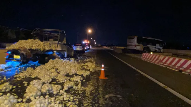 Xe khách tông đuôi xe tải trên cao tốc Trung Lương, tài xế tử vong 1