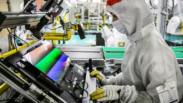 Nhà máy sản xuất đèn OLED của Samsung Display. (Nguồn: AP)