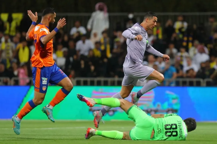 Ronaldo im tiếng, Al Nassr “hụt hơi” trong cuộc đua vô địch