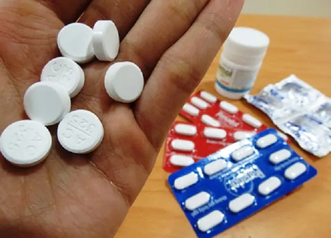 Cấp cứu thành công bé trai nguy kịch do dùng Paracetamol quá liều 1