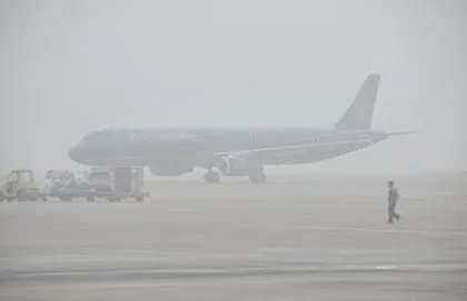 Hà Nội sương mù dày đặc, 3 chuyến bay không thể hạ cánh 1