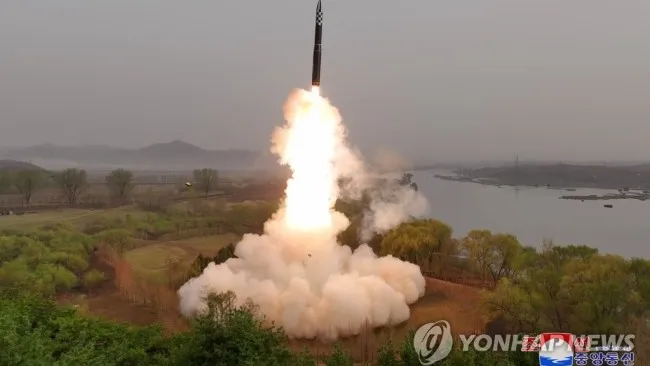 Triều Tiên tuyên bố thử nghiệm thành công tên lửa mới ICBM 1