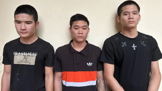 Thanh niên bắt nhốt tra hỏi người rủ rê bạn gái làm nhân viên quán karaoke 1