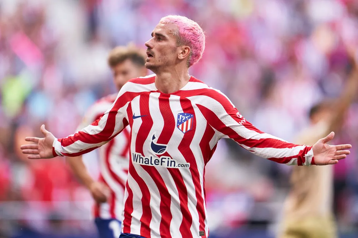 Griezmann lập cú đúp giúp Atletico dùy trì áp sát Real