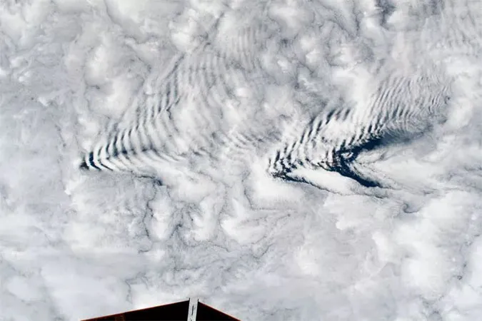 Xuất hiện những đám mây sóng kỳ lạ trên đại dương 1