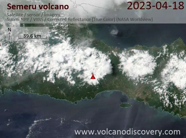 Núi lửa Semeru ở Indonesia phun 16 đợt, dung nham kéo dài 2km 1