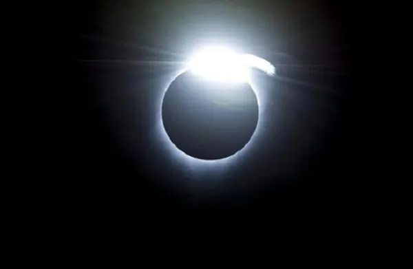 Hôm nay (20/4) Việt Nam đón một phần nhật thực lai hiếm gặp 1