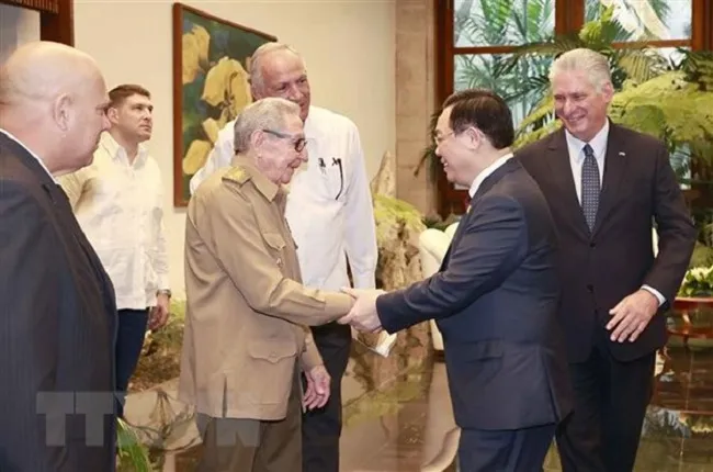 Chủ tịch Quốc hội hội kiến Đại tướng Raúl Castro Ruz và Chủ tịch Cuba 1