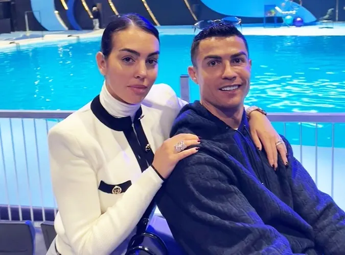 Cristiano Ronaldo và giá trị chuyển nhượng, tuổi, bạn gái, gia đình cùng tiểu sử (cập nhật 2023) 2