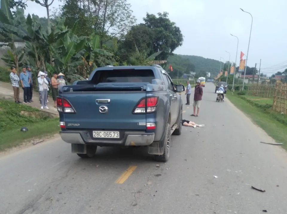 Va chạm với xe bán tải, 2 phụ nữ đi xe máy tử vong