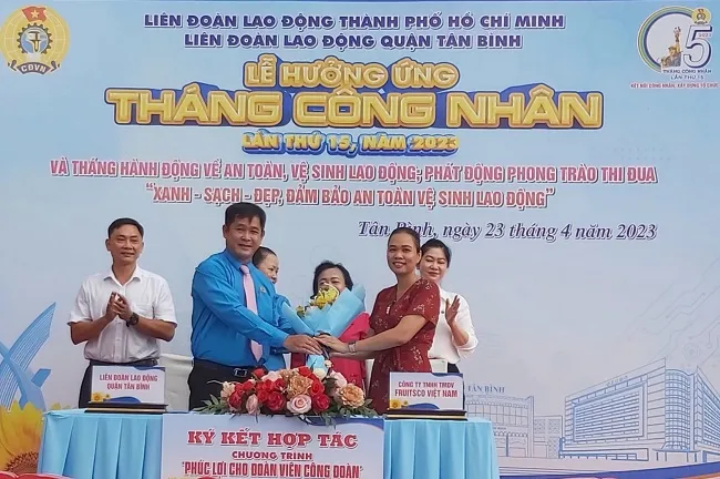 Nhiều quận sôi nổi các hoạt động chăm lo cho công nhân 1