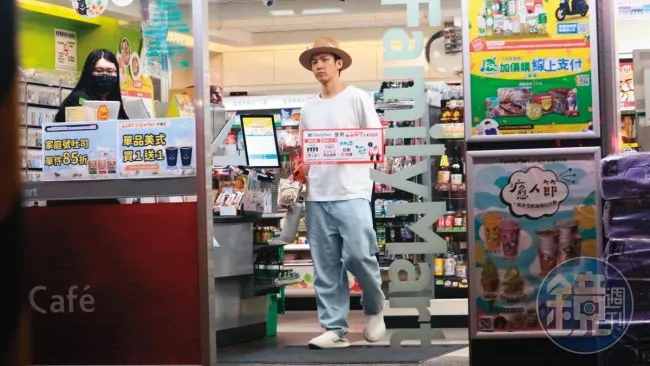 Kha Chấn Đông bất ngờ thông báo "nghỉ ngơi một thời gian" 3