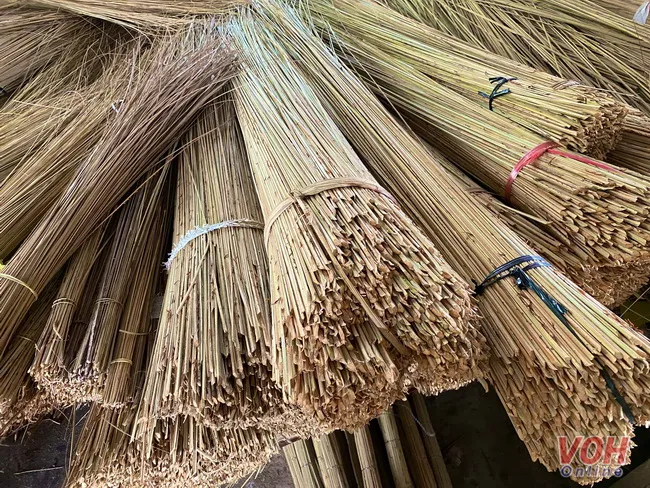 Làng chổi Mỹ An - nơi gìn giữ nghề bó chổi truyền thống 1