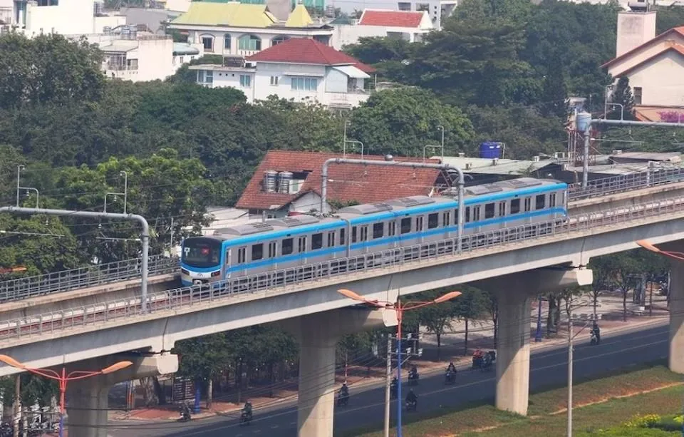 TPHCM: Tiếp tục thử nghiệm đoàn tàu metro số 1 trên cao 1