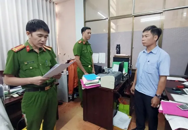 Ba cán bộ thuộc Văn phòng Đăng ký đất đai tỉnh Quảng Ngãi bị khởi tố 1