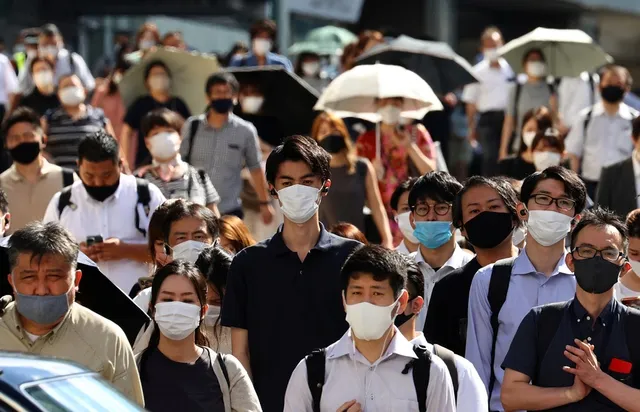 Nhật Bản hạ cấp độ dịch Covid-19 xuống tương đương với cúm mùa 1