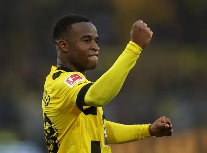 moukoko-borussia-dortmund